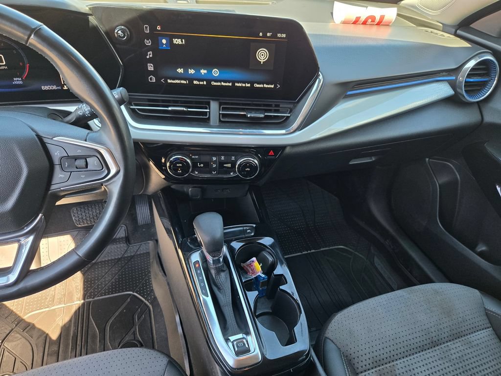 2025 Chevrolet Trax LT - Photo 17