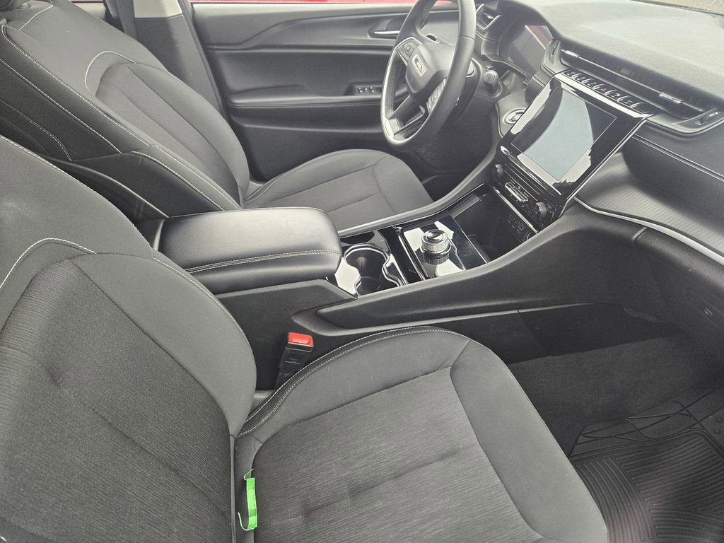 2023 Jeep Grand Cherokee Laredo 4x4 photo 4