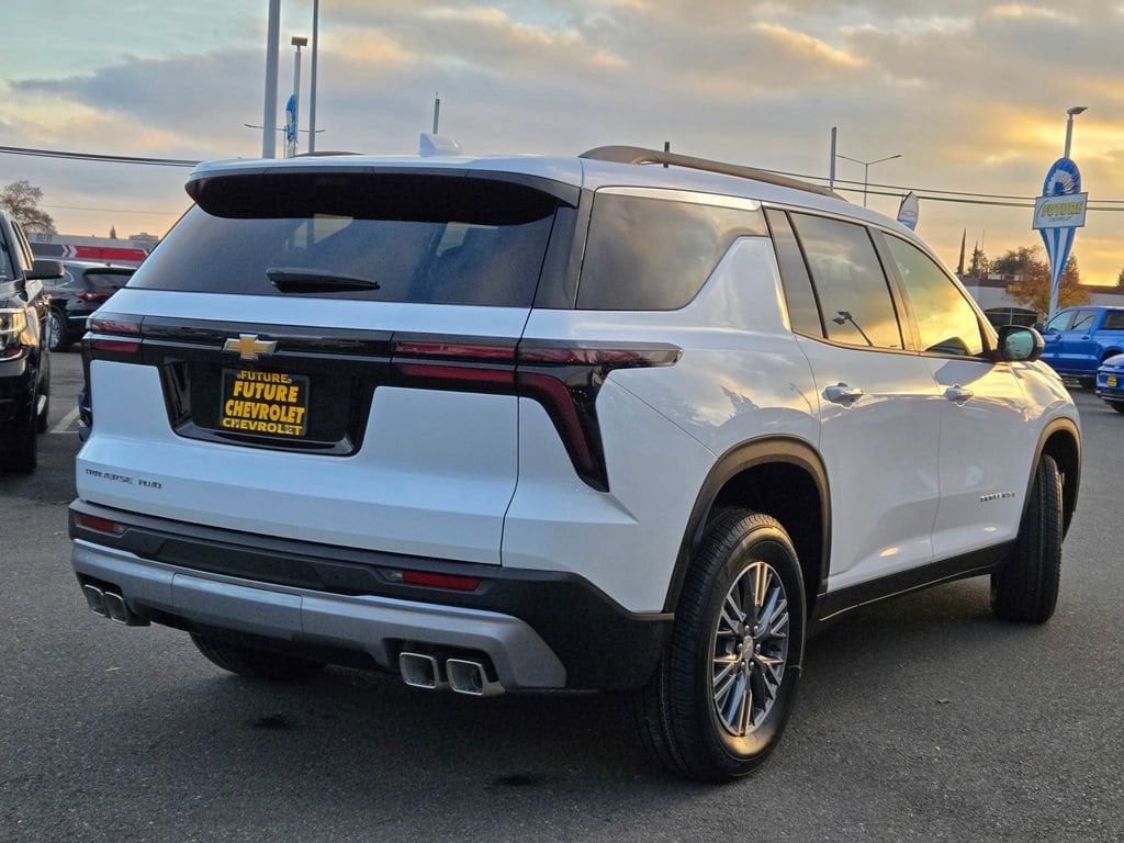 2026 Chevrolet Traverse LT photo 3