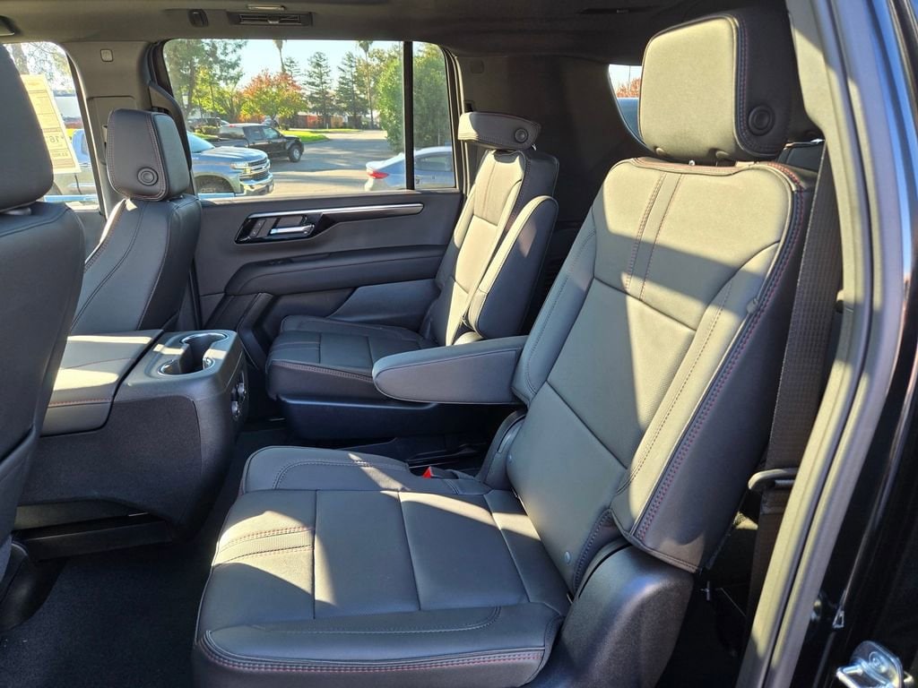 2026 Chevrolet Suburban RST photo 4