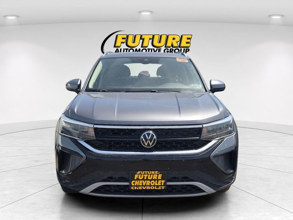 2024 Volkswagen Taos SE photo 2