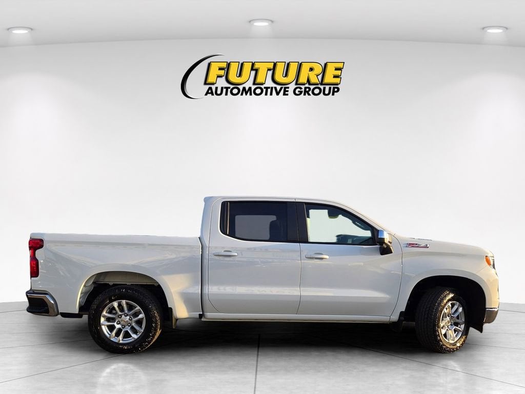 2026 Chevrolet Silverado 1500 LT photo 3