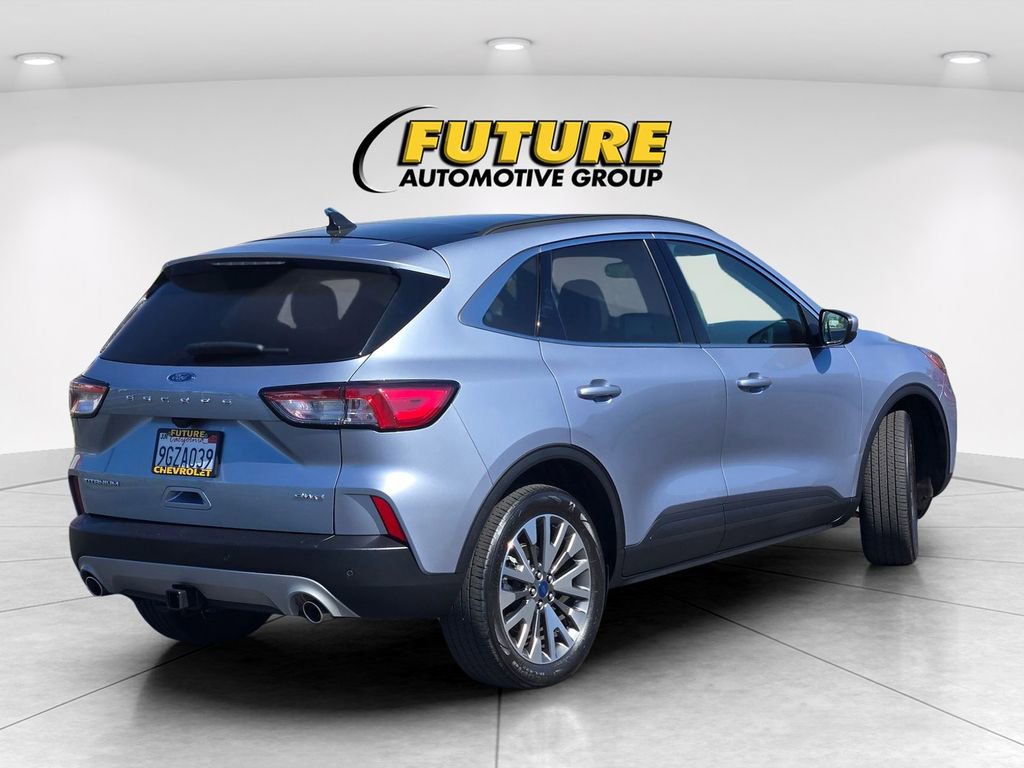 2022 Ford Escape Titanium photo 4