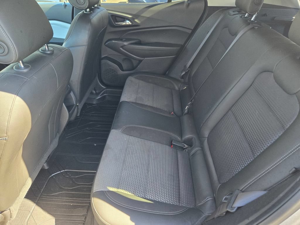 2025 Chevrolet Trax LT - Photo 10