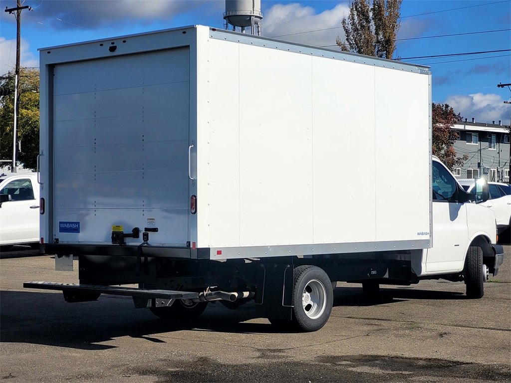 2025 Chevrolet Express Cutaway 3500 photo 4