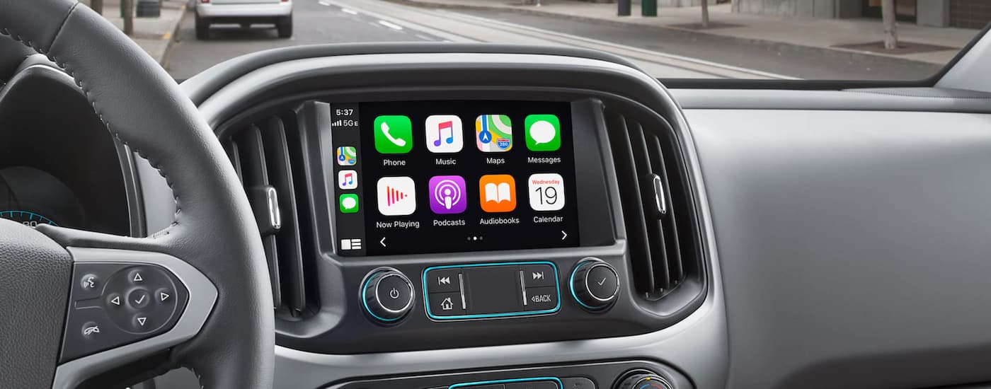 A close up shows the infotainment screen and apps in a 2022 Chevy Colorado.