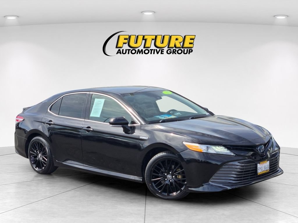 Used 2020 Toyota Camry Hybrid XLE Sedan