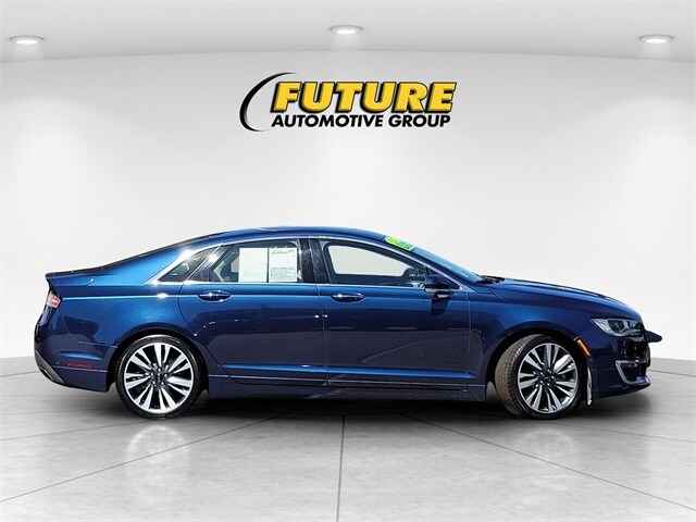 2017 Lincoln MKZ Reserve photo 3