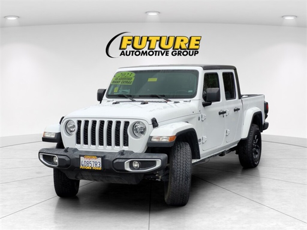 Used 2023 Jeep Gladiator Overland Truck Crew Cab