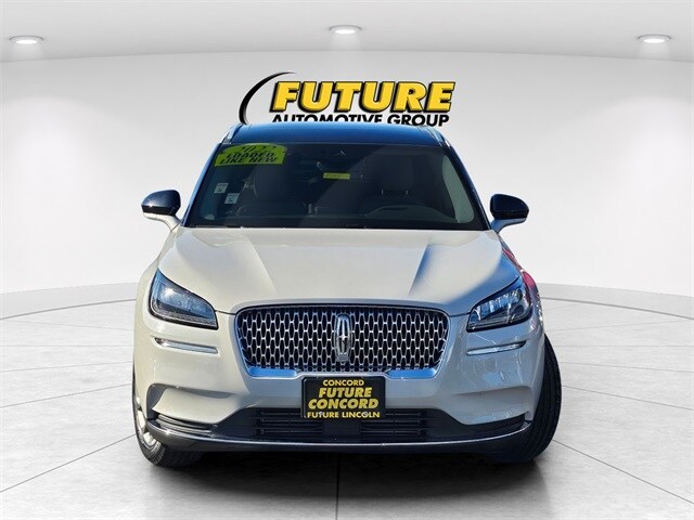 2022 Lincoln Corsair Standard photo 3