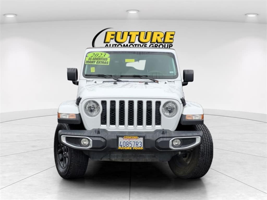 Used 2023 Jeep Gladiator Overland Truck Crew Cab