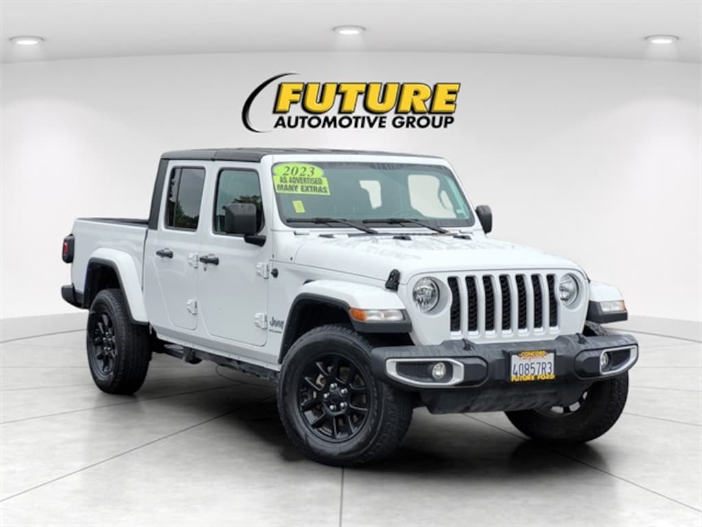 Used 2023 Jeep Gladiator Overland Truck Crew Cab