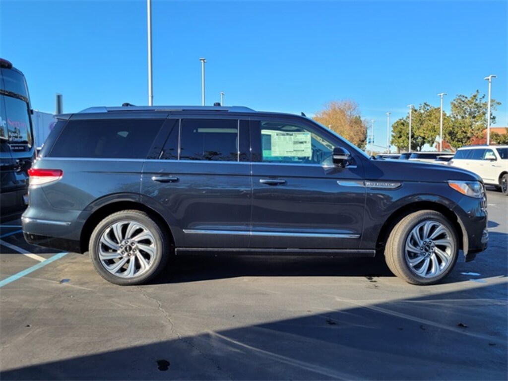 New 2024 Lincoln Navigator For Sale at Future Lincoln of Concord VIN