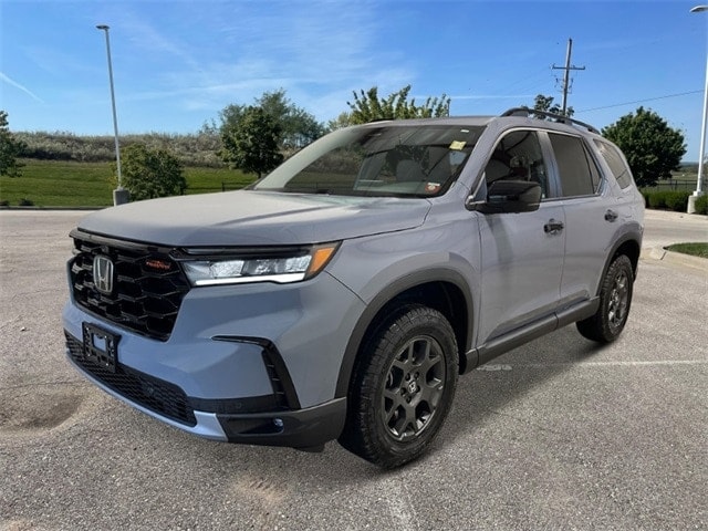 2025 Honda Pilot TrailSport's photo