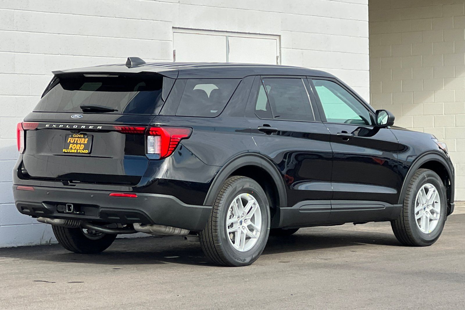 2026 Ford Explorer Active photo 2