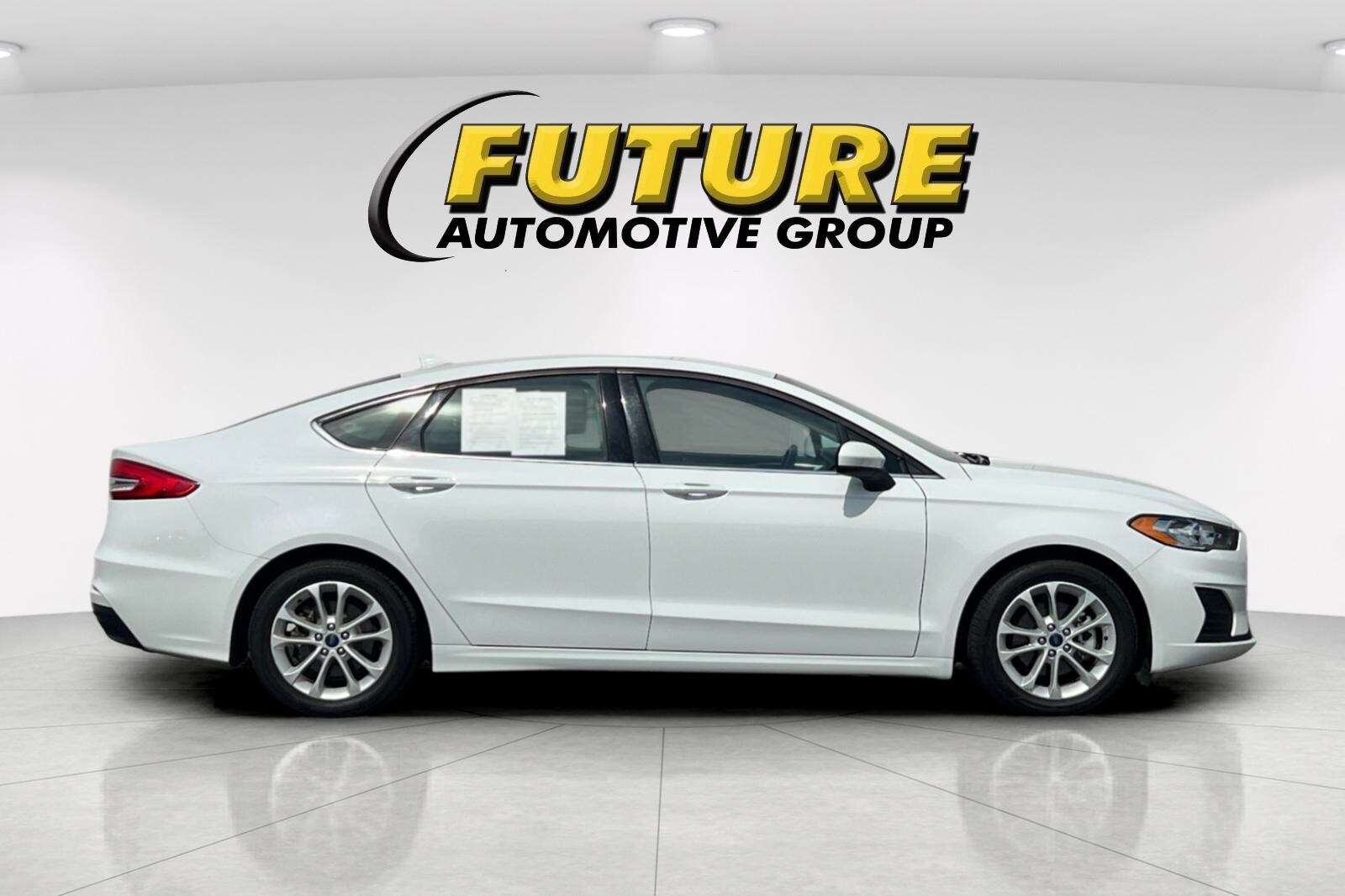 2020 Ford Fusion Hybrid SE photo 2