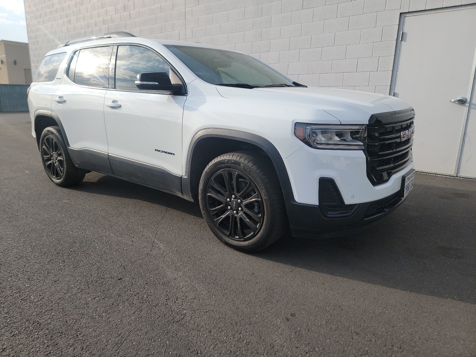 2023 Gmc Acadia SLE photo 2