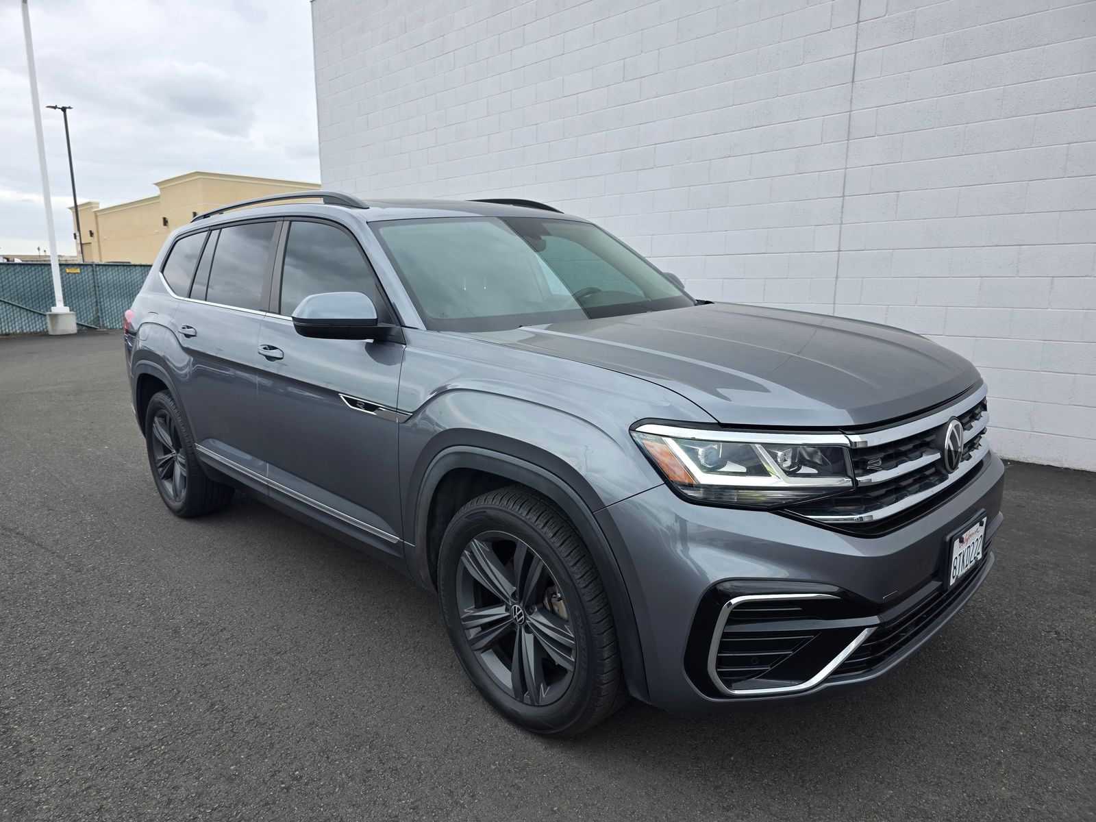 2021 Volkswagen Atlas 3.6L V6 SE w/Technology R-Line photo 2