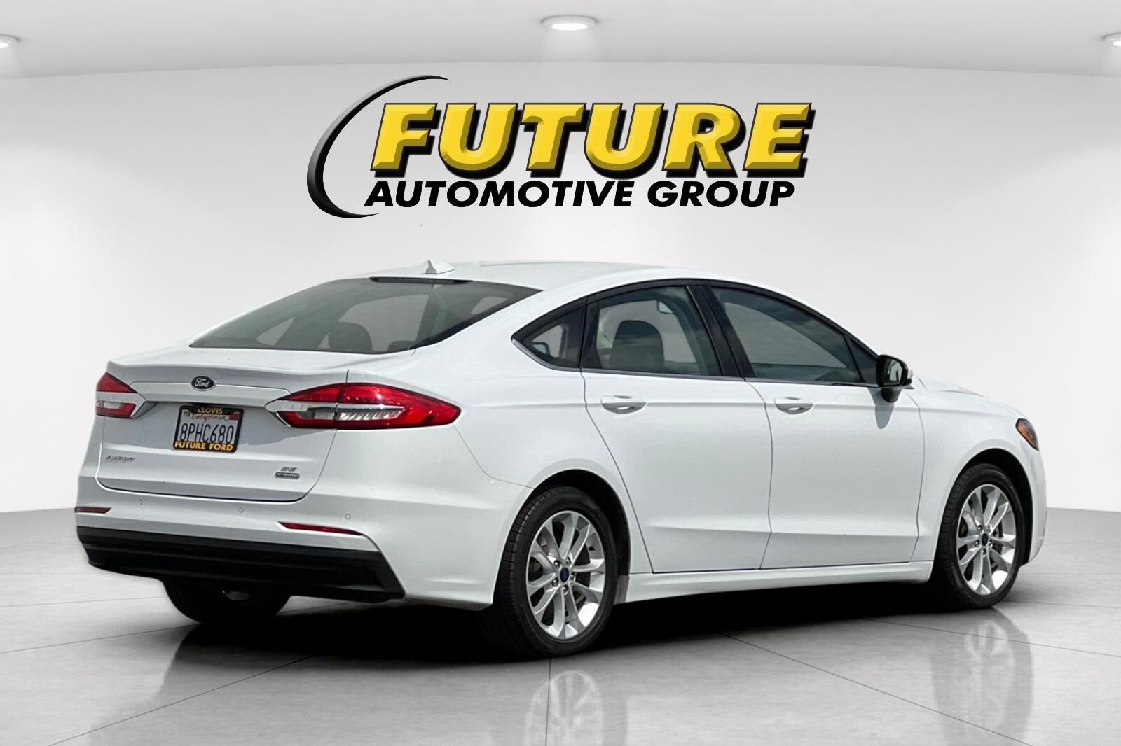 2020 Ford Fusion Hybrid SE photo 2