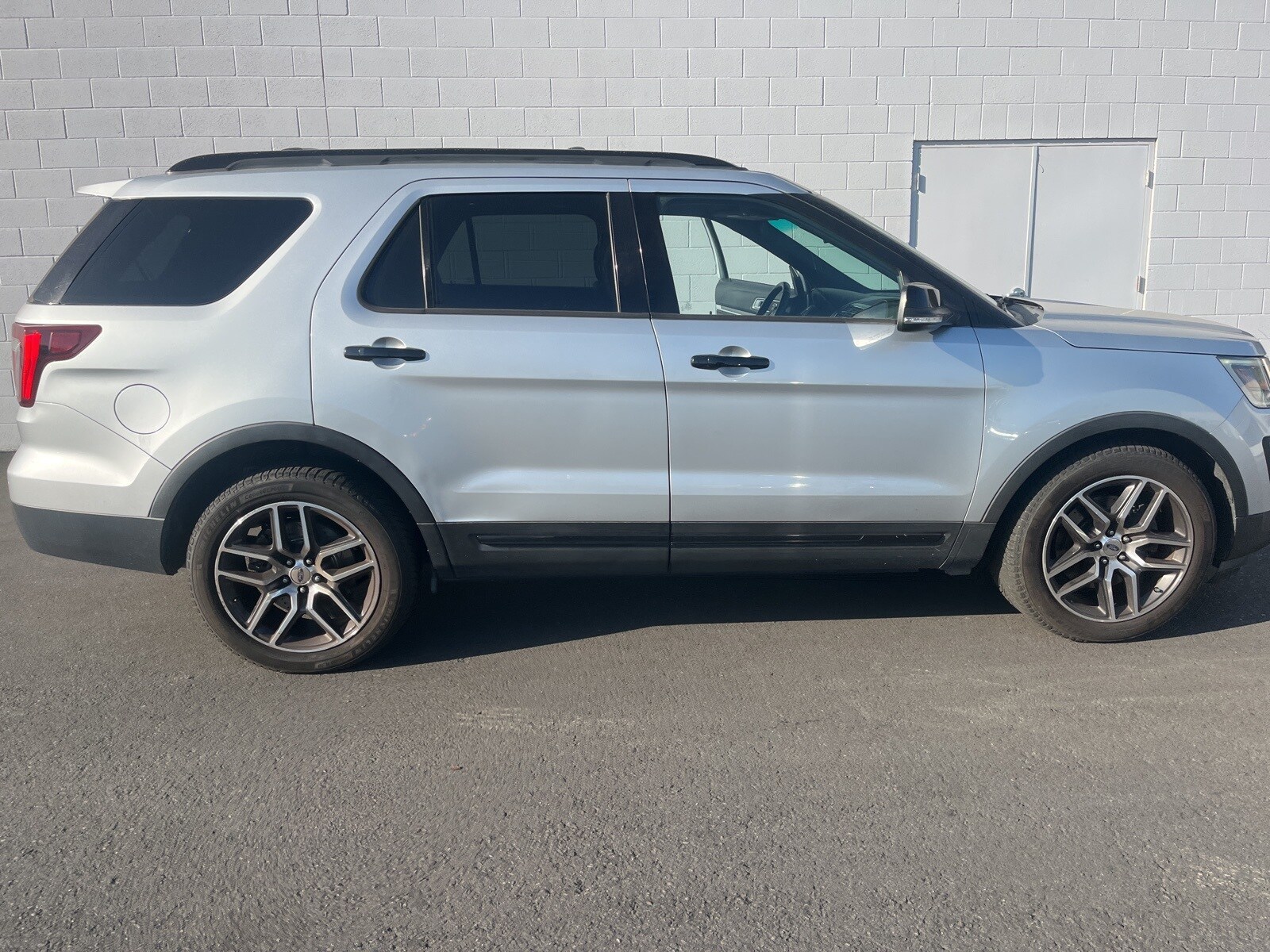 2016 Ford Explorer Sport photo 2