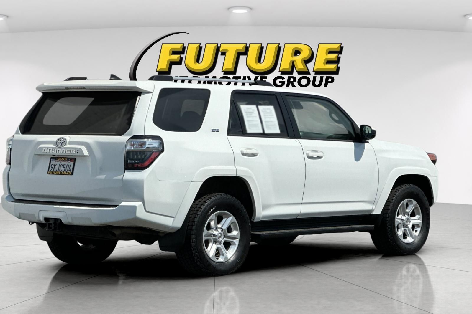 2022 Toyota 4Runner SR5 photo 2