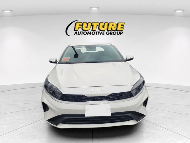 2023 Kia Forte LXS photo 2