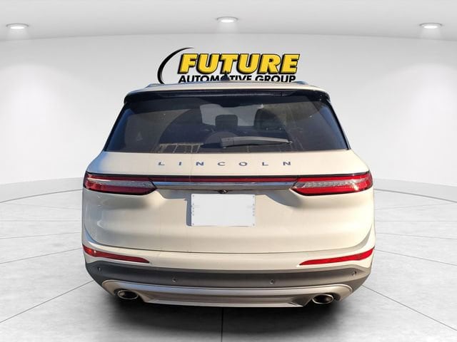 2022 Lincoln Corsair Standard photo 4