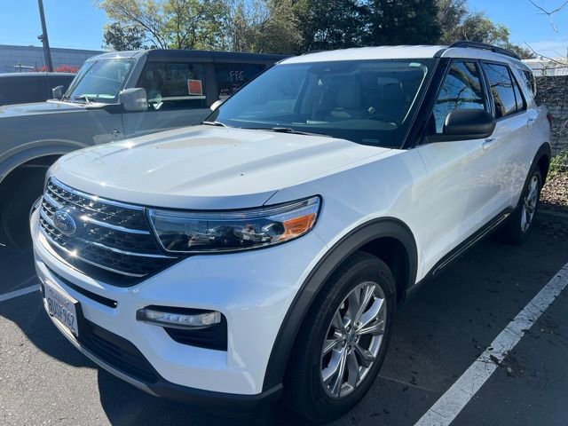 2021 Ford Explorer XLT photo 1