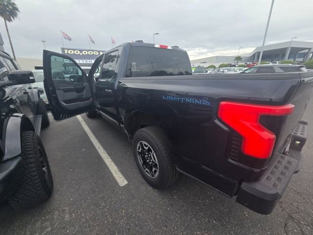 2023 Ford F-150 Lightning Pro photo 4