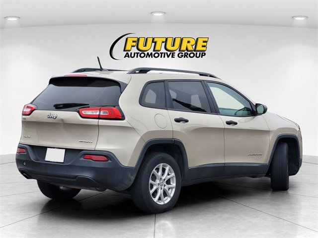 2015 Jeep Cherokee Sport photo 3