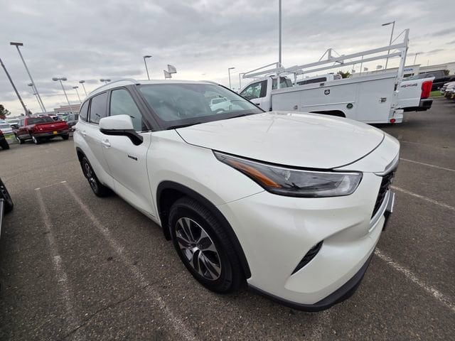 2021 Toyota Highlander Hybrid XLE photo 2