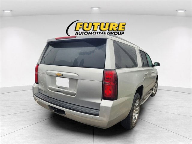 2015 Chevrolet Suburban LT photo 3