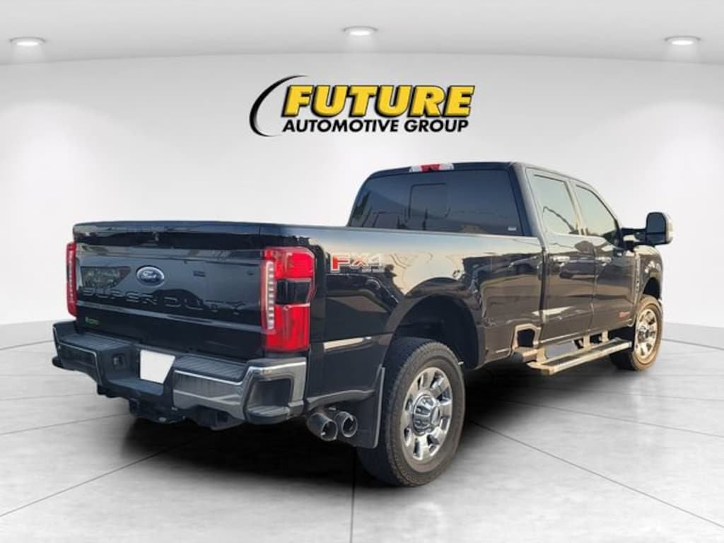 Used 2025 Ford Super Duty F-350 SRW LARIAT Crew Cab Pickup