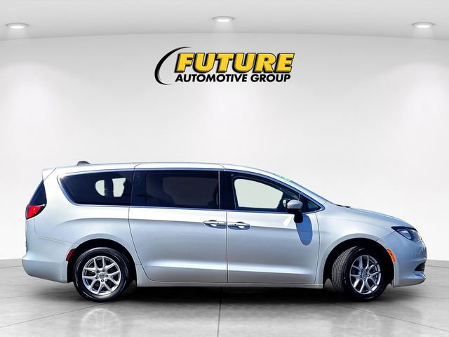 2022 Chrysler Voyager LX photo 2