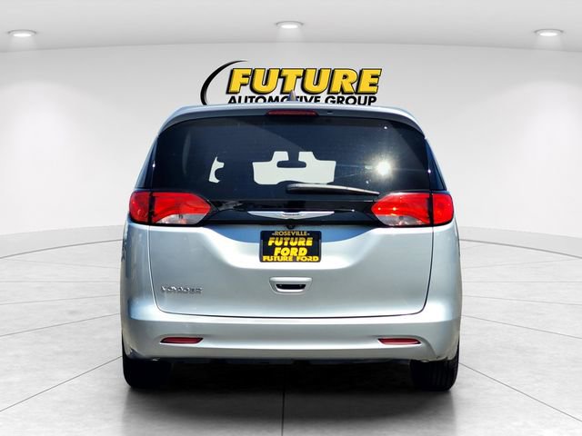 2022 Chrysler Voyager LX photo 4