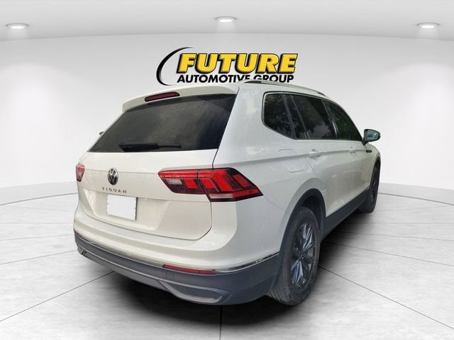 2023 Volkswagen Tiguan SE photo 3