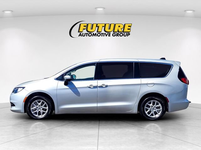 2022 Chrysler Voyager LX photo 6