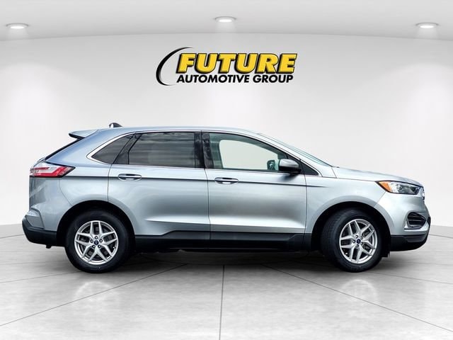 2022 Ford Edge SEL photo 2