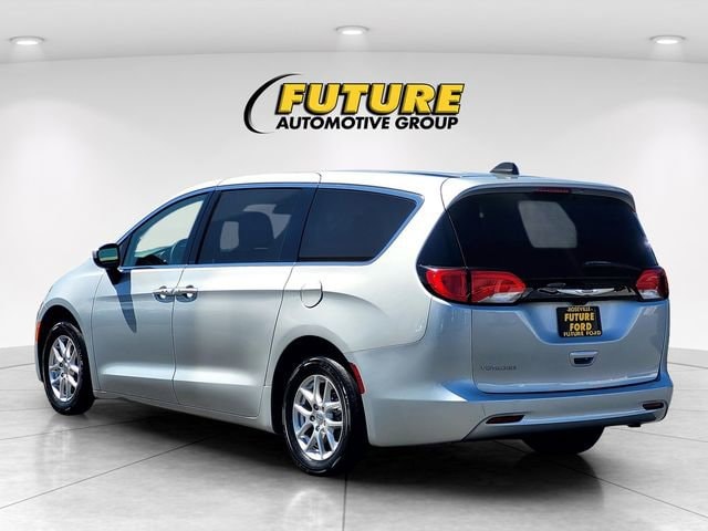 2022 Chrysler Voyager LX photo 5