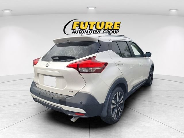 2020 Nissan Kicks SR photo 3