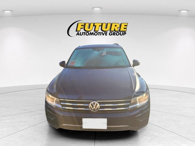 2021 Volkswagen Tiguan photo 2