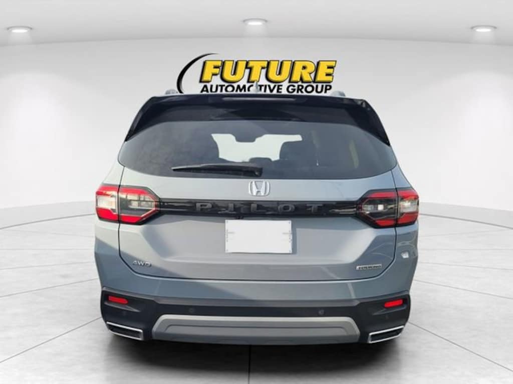 Used 2025 Honda Pilot Touring Sport Utility