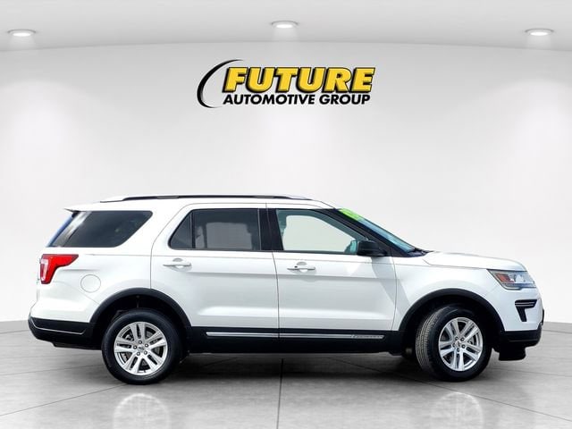 2019 Ford Explorer XLT photo 2
