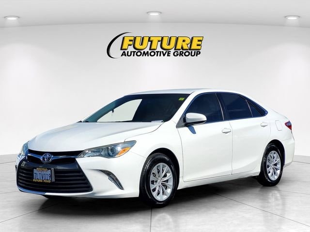2015 Toyota Camry LE photo 3