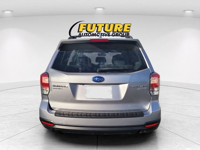 2017 Subaru Forester Premium photo 4