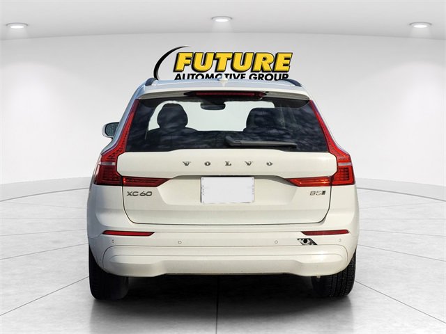 2022 Volvo XC60 B5 Momentum photo 4