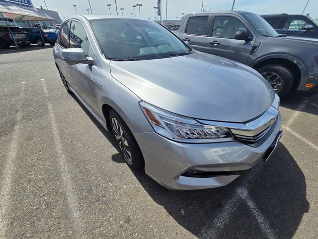 2017 Honda Accord Hybrid Touring photo 2