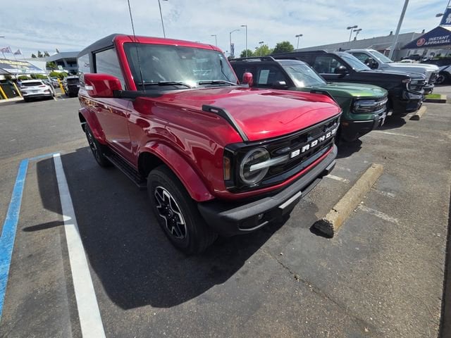 2021 Ford Bronco Outer Banks photo 2