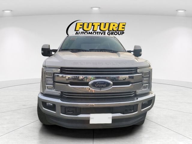 2017 Ford Super Duty F-350 DRW Lariat photo 2