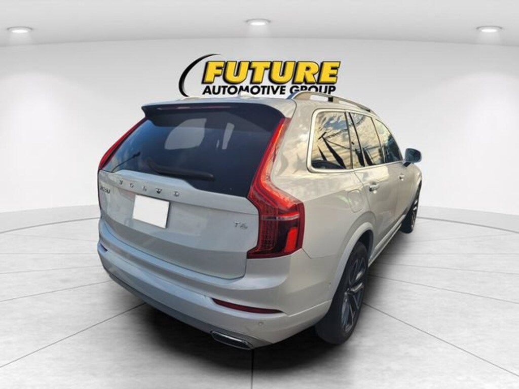 Used 2019 Volvo XC90 Momentum Sport Utility